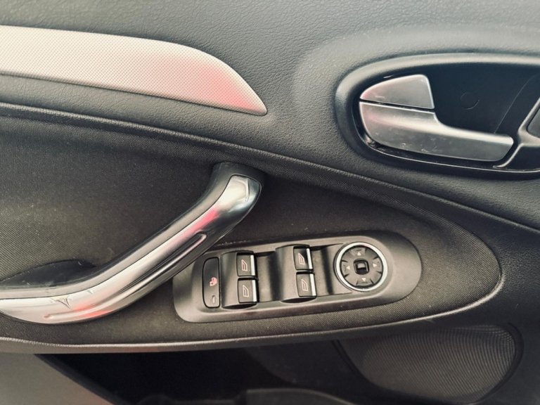 ford s-max img-20250416-wa0100