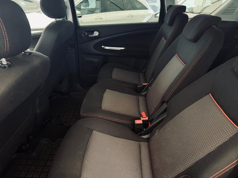 ford s-max img-20250416-wa0103