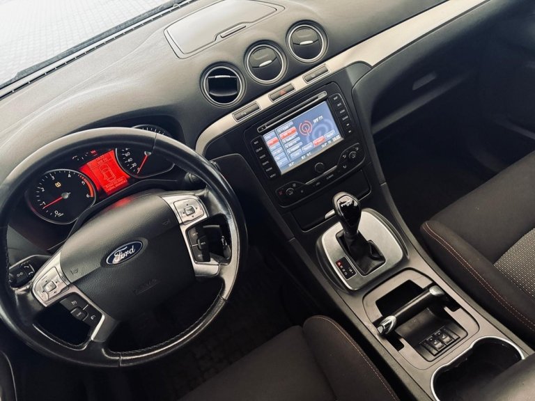 ford s-max img-20250416-wa0106