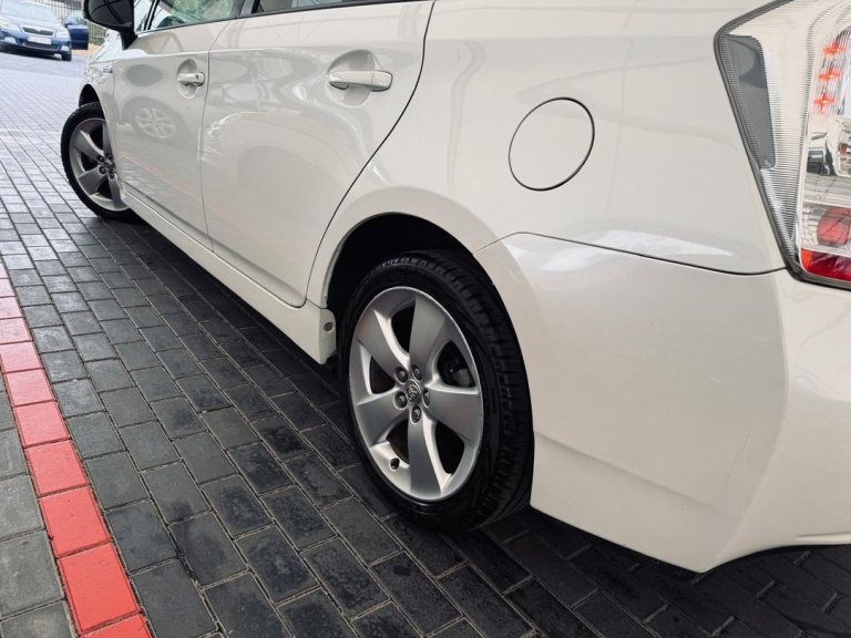 Toyota Prius 4
