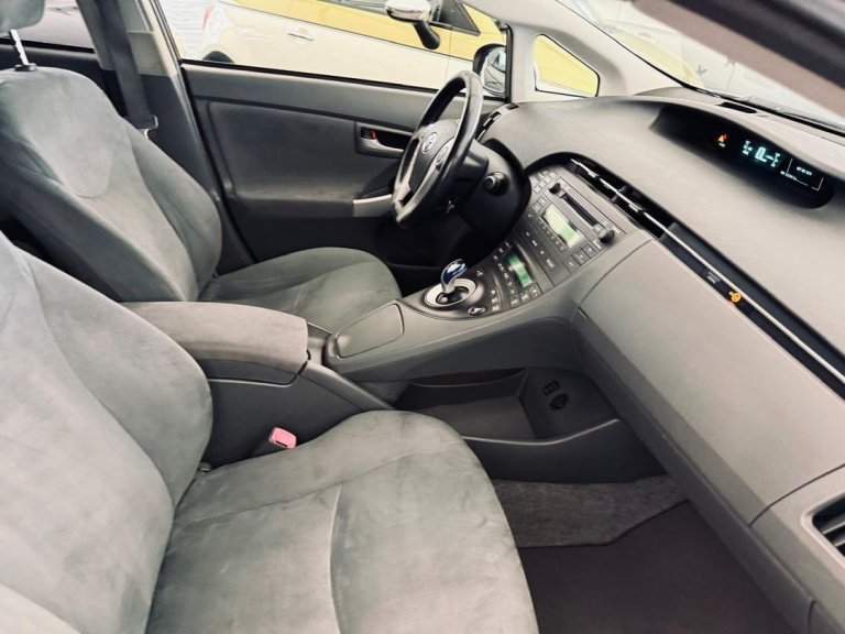 Toyota Prius 6