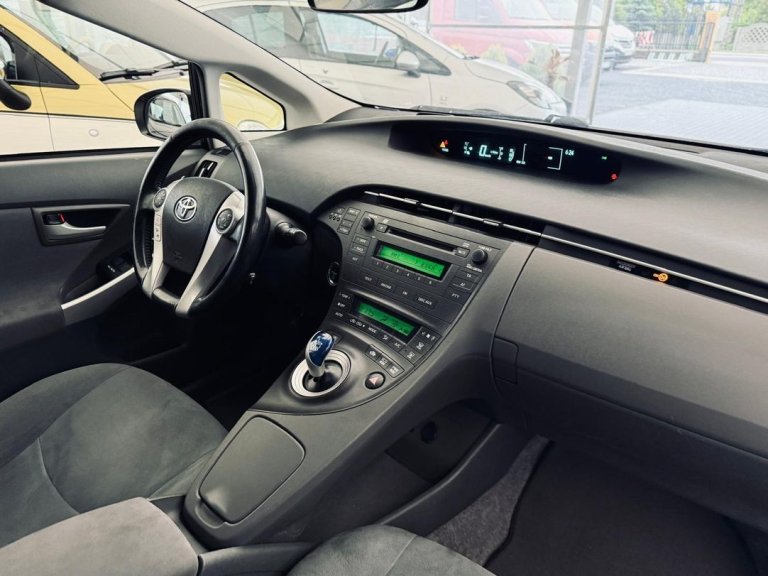 Toyota Prius 7