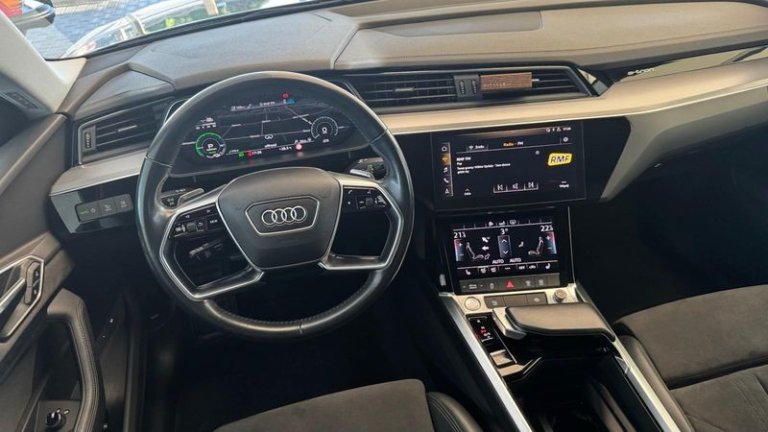 audi-e-tron-2019 (27)
