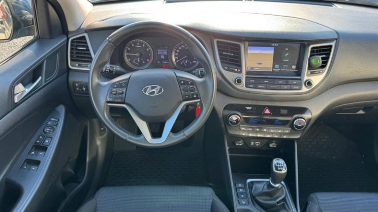 hyundai-tucson-blue-1-6-gdi-2wd-navi (18)