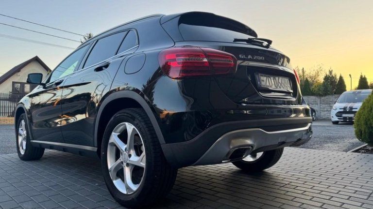 mercedes-benz-gla-10