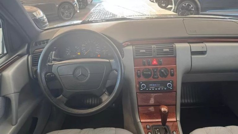 mercedes-benz-klasa-e-1998 (32)