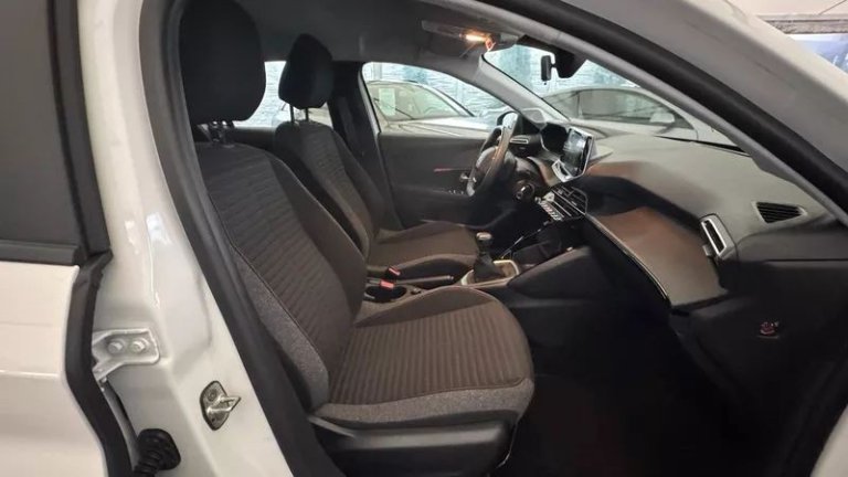 peugeot-208-12-puretech-active-ss (32)